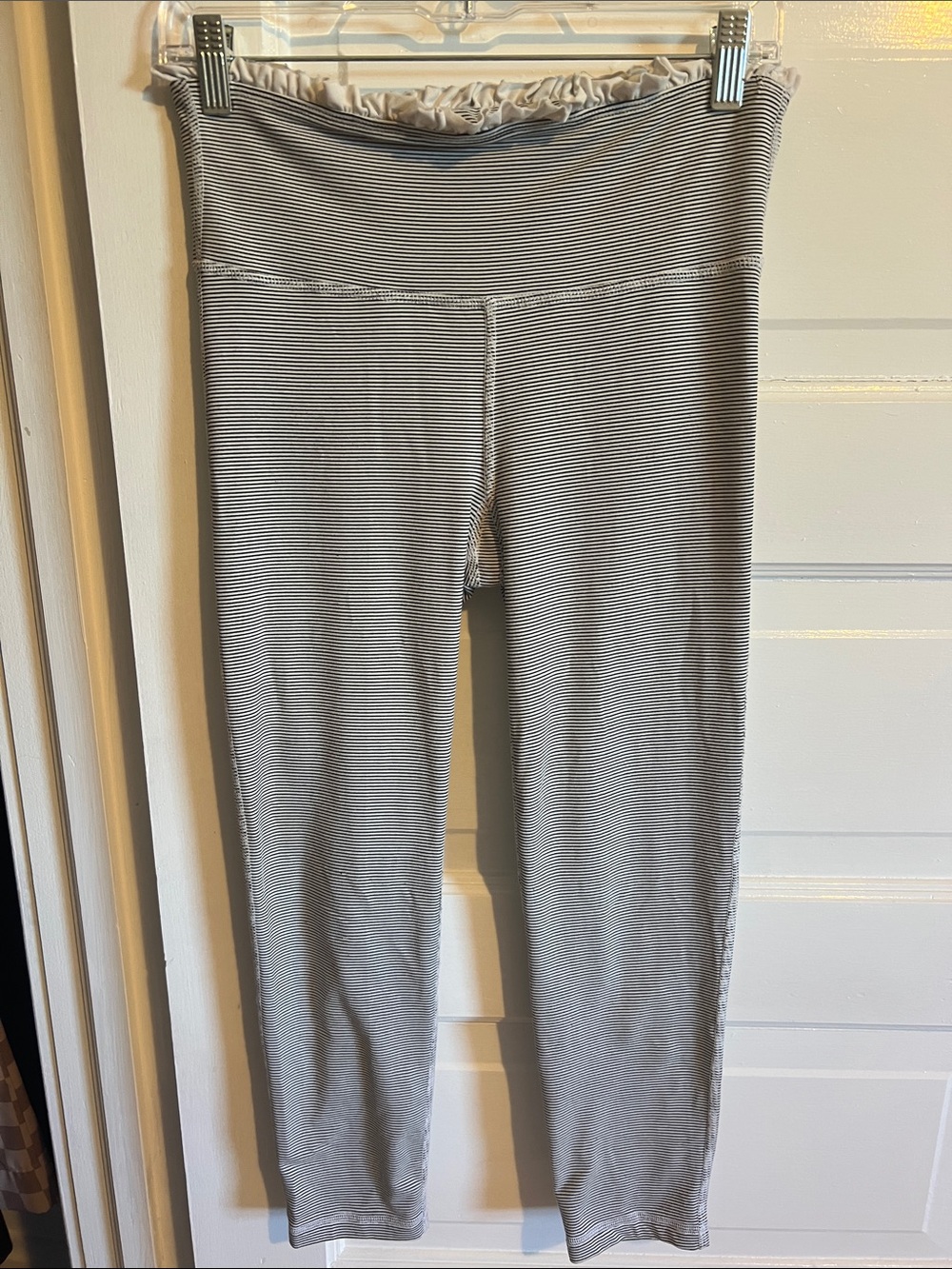 High-Waist Gray Striped Capris